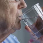 Déshydratation : encourager à boire de l'eau
