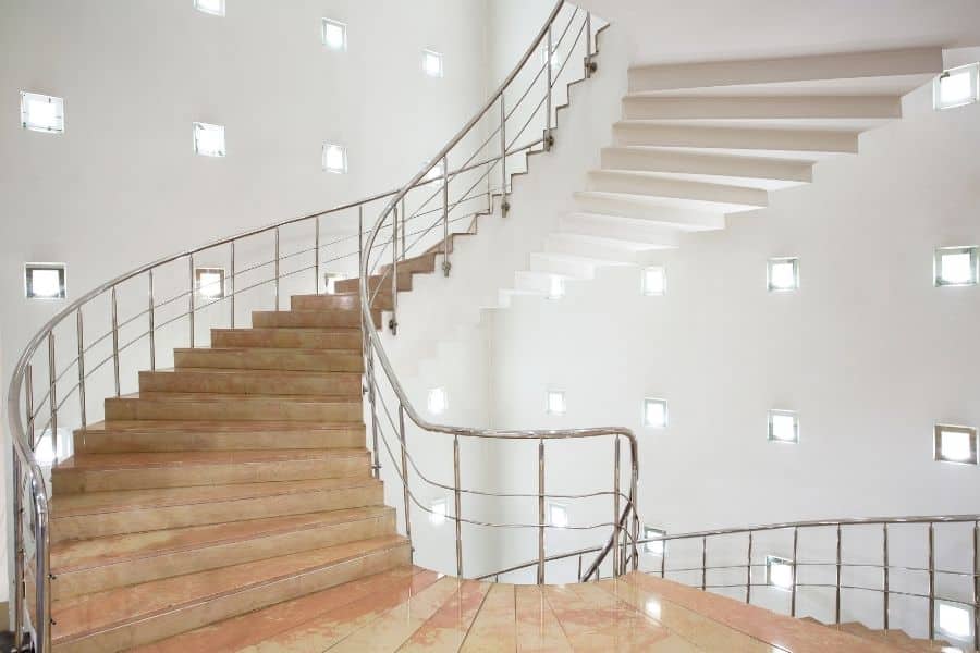 Choisir un monte-escalier Handicare pour rester autonome chez soi