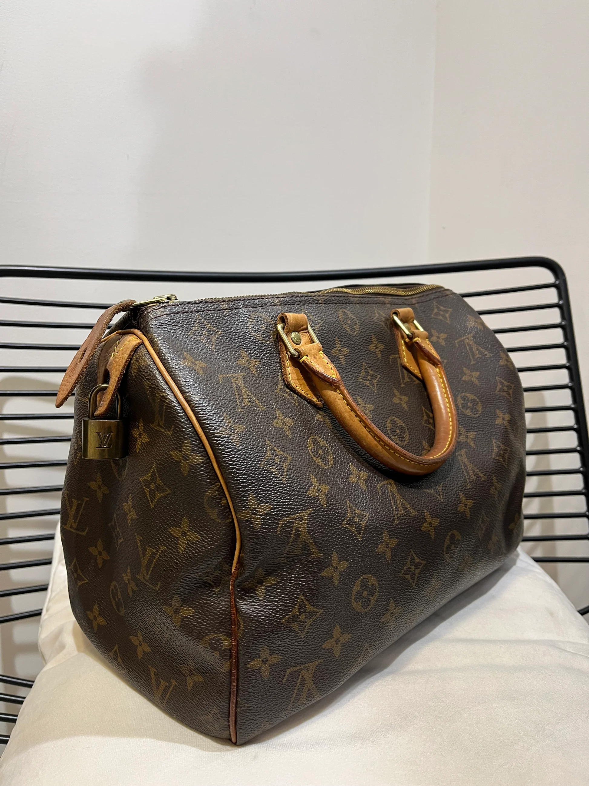 sac louis vuitton abandonné dans toilettes aire autoroute