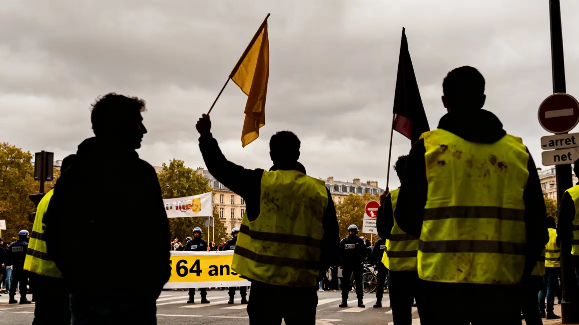manifestation gilets pancartes reforme retraites