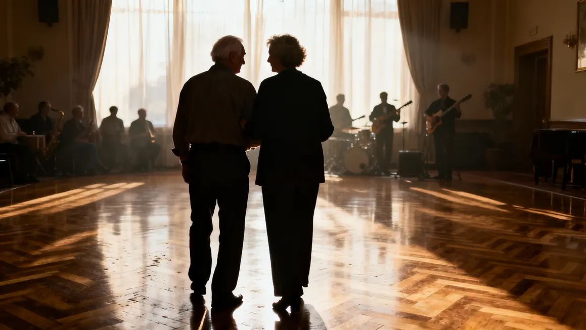 Deux seniors sur parquet bal Dijon ambiance rétro