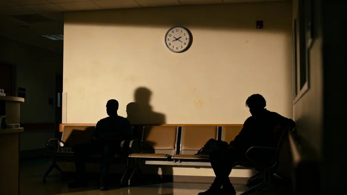 salle attente hopital bancs incertitude