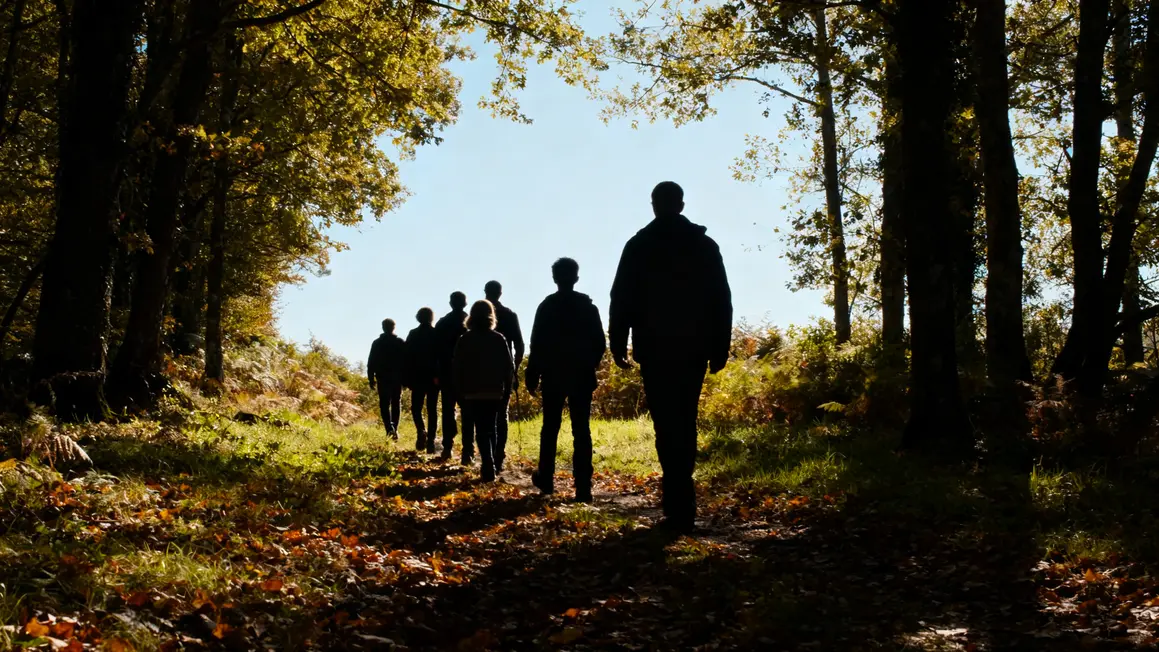 Sortie guidée forêt bretonne seniors famille