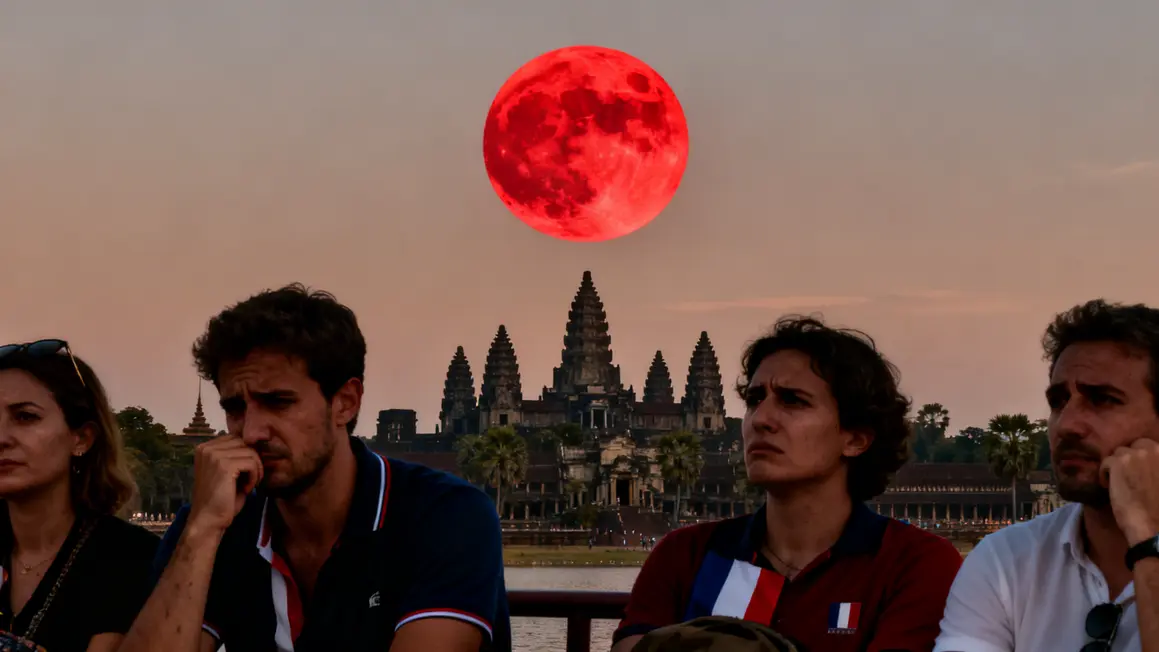 Lune rouge temples Asie spectateurs francais frustrés