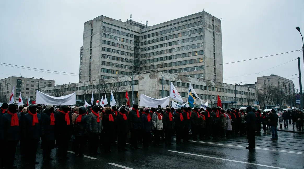 Manifestation retraités CGT hôpital Jean Bouveri banderoles dignité